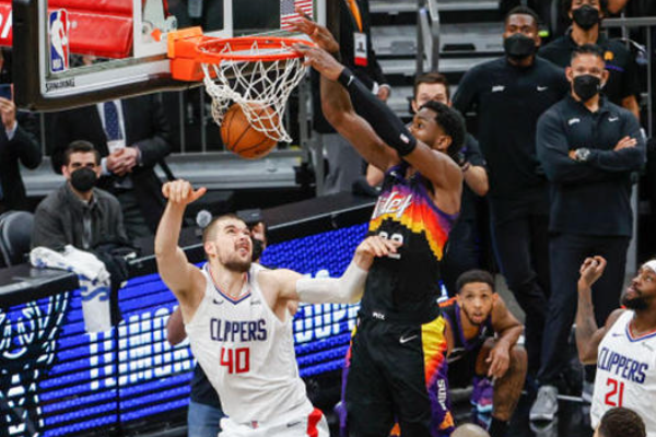 籃球比賽中常見(jiàn)的戰(zhàn)術(shù)有哪些？